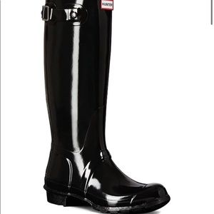 Wide calf Hunter Rain Boots gloss black size 6